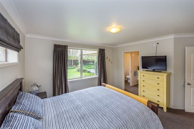 Photo of property in 2 Hawkins Place, Rangiora, 7400