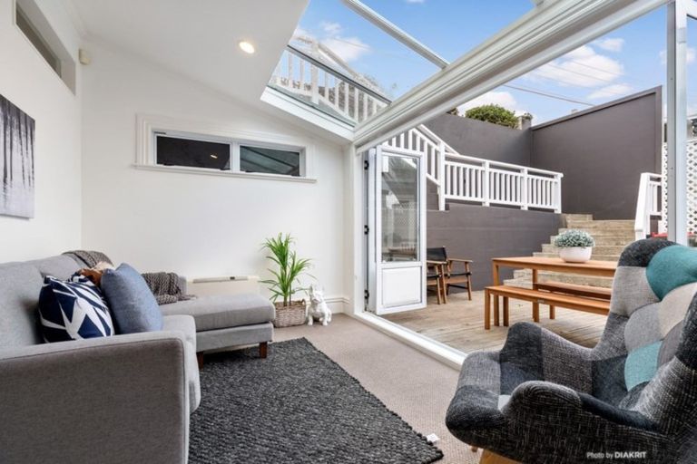 Photo of property in 41 Waru Street, Khandallah, Wellington, 6035