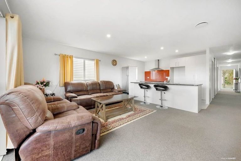 Photo of property in 30 Popokatea Drive, Takanini, 2112