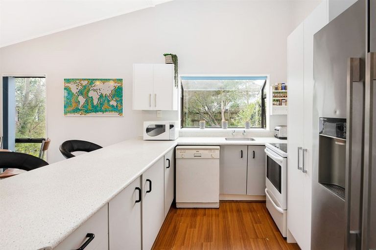 Photo of property in 20 Hassan Drive, Massey, Auckland, 0614