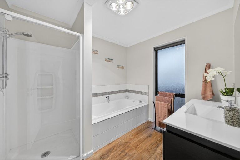 Photo of property in 21 Bernice Crescent, Yaldhurst, Christchurch, 8042