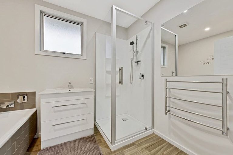 Photo of property in 2/122 Cavendish Road, Casebrook, Christchurch, 8051