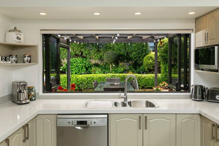 Photo of property in 3 Admirals Court Drive, Greenhithe, Auckland, 0632