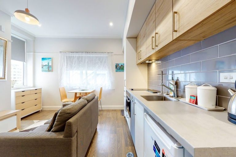 Photo of property in Fountain Court, 48u2 Oriental Parade, Oriental Bay, Wellington, 6011