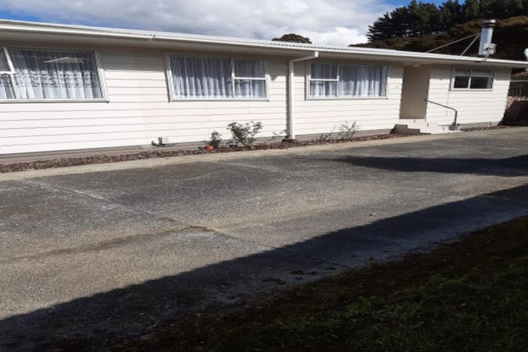 Photo of property in 21 Kendal Grove, Wainuiomata, Lower Hutt, 5014