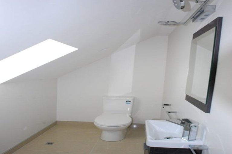 Photo of property in 220 Queens Drive, Lyall Bay, Wellington, 6022