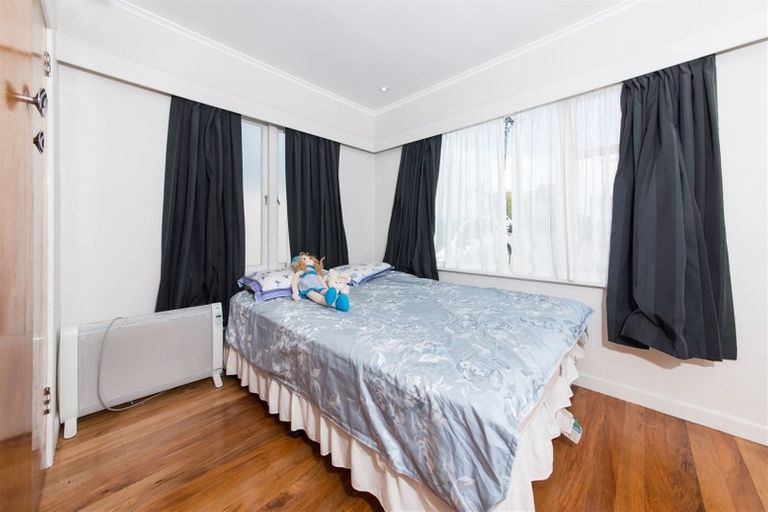 Photo of property in 52 Pleasant Road, Glen Eden, Auckland, 0602