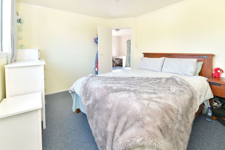 Photo of property in 3 Red Beach Road, Red Beach, 0932