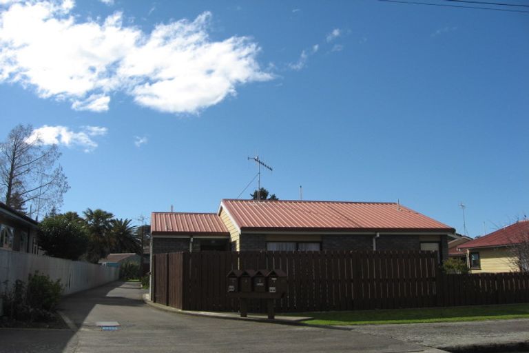 Photo of property in 24 Ruataniwha Street, Waipawa, 4210