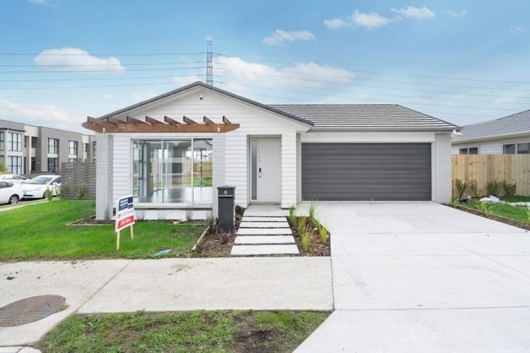 Photo of property in 8 Wairepo Street, Takanini, 2112