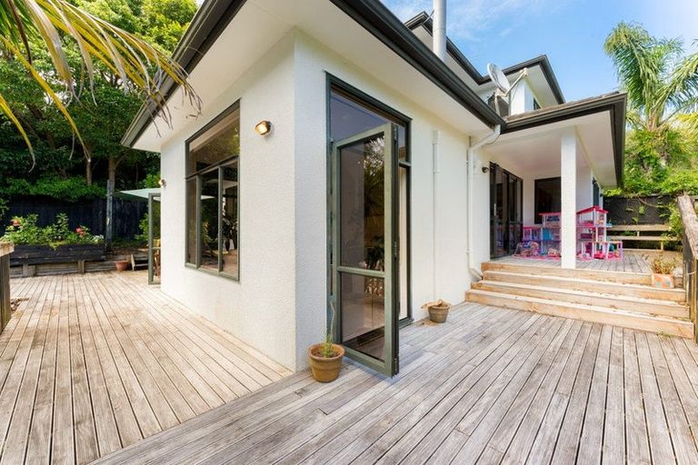 Photo of property in 12b Kimberly Grove, Greenhithe, Auckland, 0632