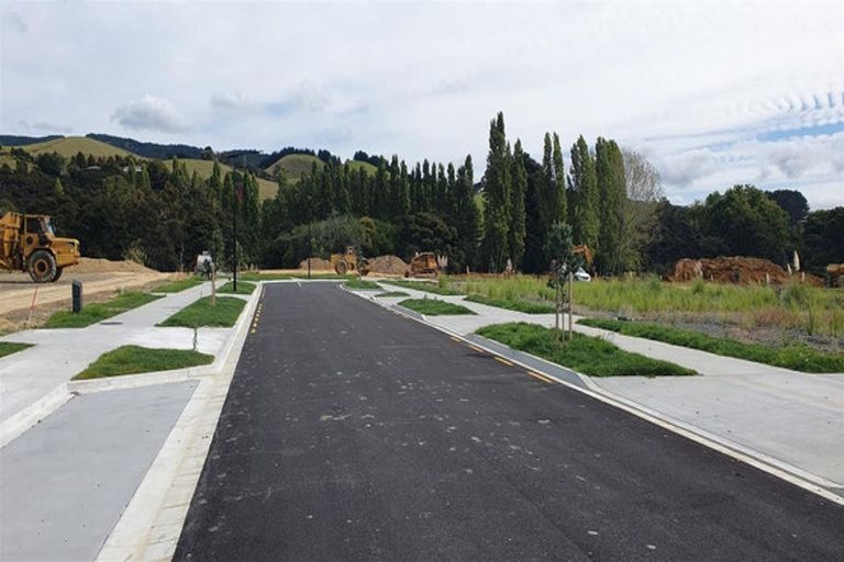 Photo of property in 1 Lamont Place, Waikanae, 5036