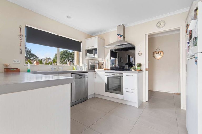 Photo of property in 40 Maesbury Close, Papamoa Beach, Papamoa, 3118