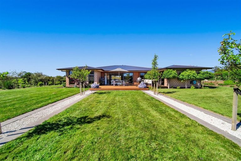 Photo of property in 15 Thomason Road, Egmont Village, New Plymouth, 4371