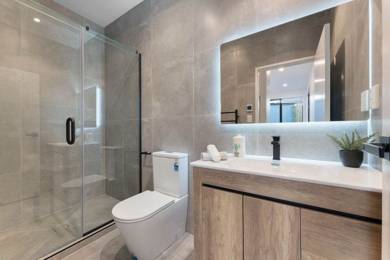 Photo of property in 18 Papai Lane, Massey, Auckland, 0614