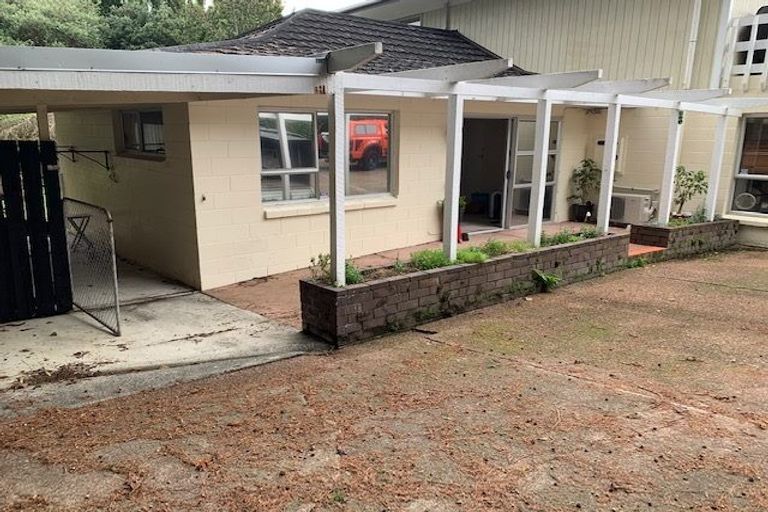 Photo of property in 41 Cron Avenue, Te Atatu South, Auckland, 0610