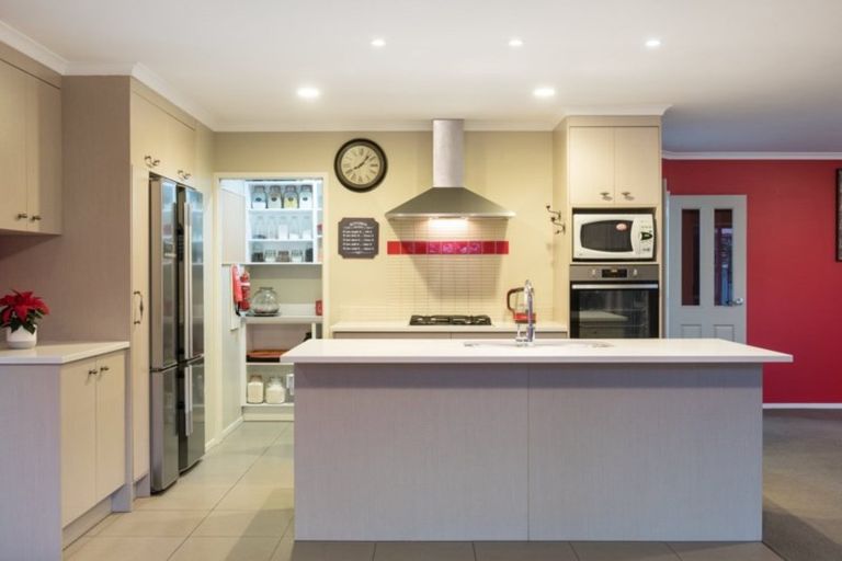 Photo of property in 6 Saratoga Court, Papamoa Beach, Papamoa, 3118