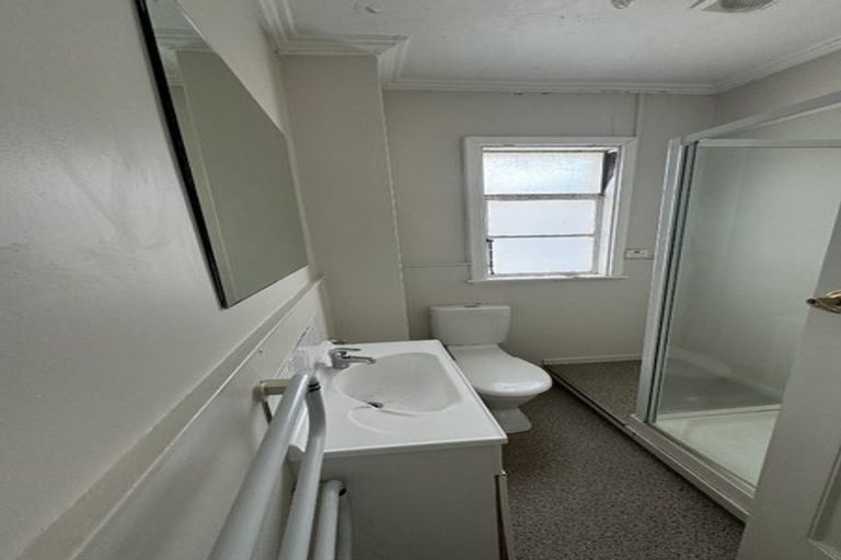 Photo of property in 243 The Terrace, Te Aro, Wellington, 6011