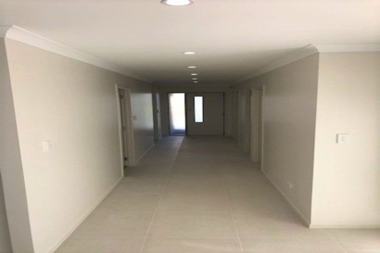 Photo of property in 35 Riverglade Parkway, Te Atatu South, Auckland, 0610