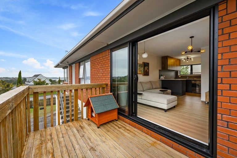 Photo of property in 2/1 Forsythe Place, Massey, Auckland, 0614
