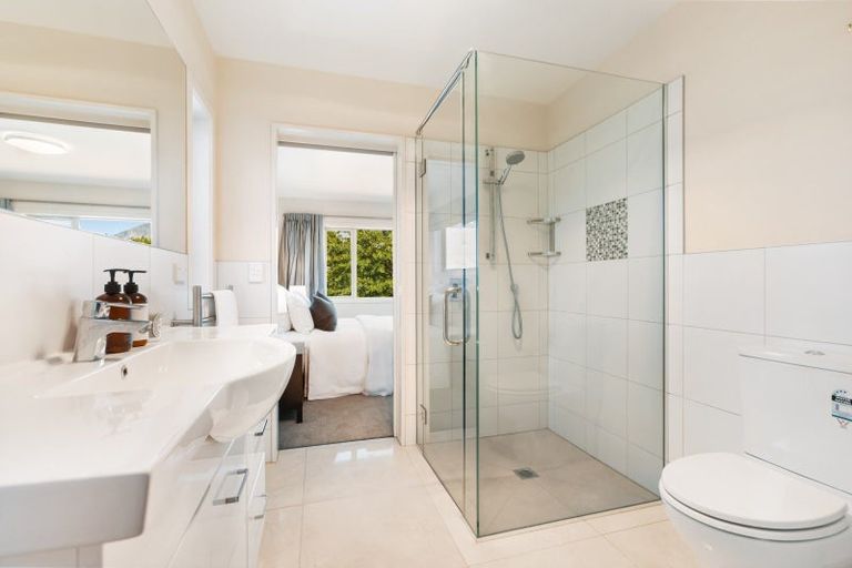 Photo of property in 2 Island View Place, Wanaka, 9305