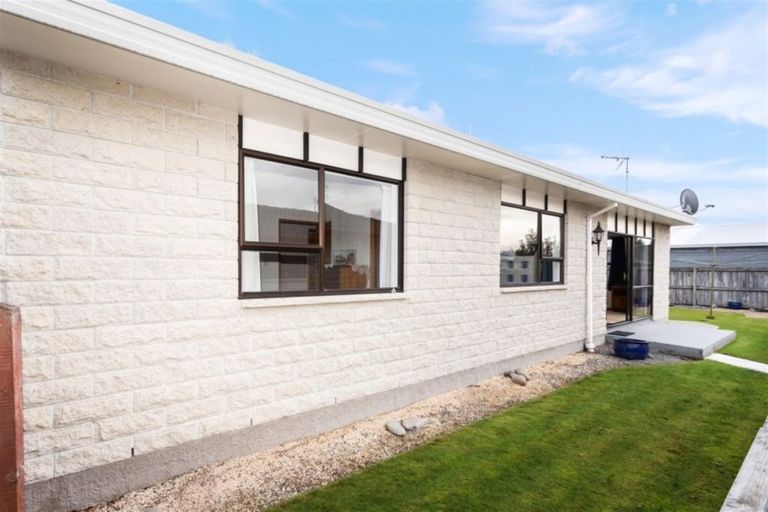 Photo of property in 92c/2 Englefield Road, Northwood, Christchurch, 8051