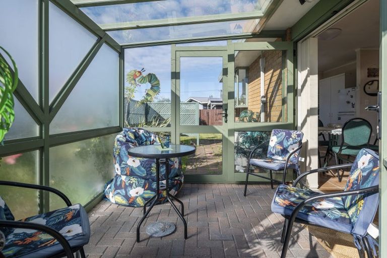 Photo of property in 2 Ashmore Place, Fairy Springs, Rotorua, 3015