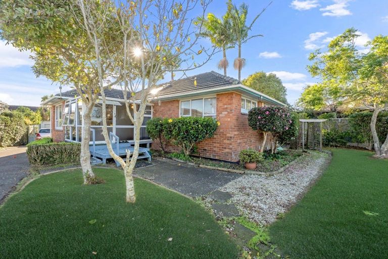 Photo of property in 56 Botany Road, Botany Downs, Auckland, 2010