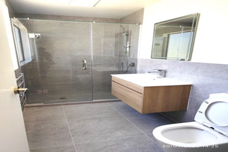 Photo of property in 4 Chatsworth Crescent, Pakuranga Heights, Auckland, 2010