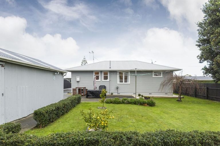 Photo of property in 3 Tararua Terrace, Cloverlea, Palmerston North, 4412