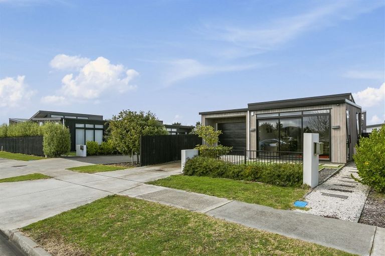 Photo of property in 12 Leadership Crescent, Papakura, 2110