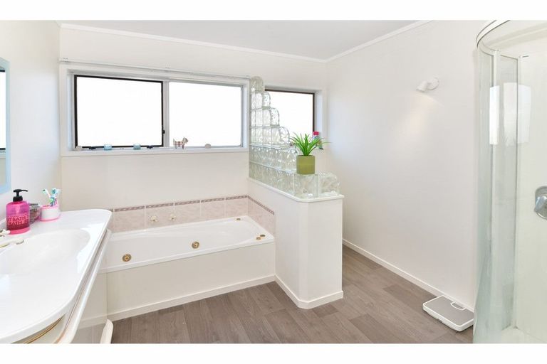 Photo of property in 1/262 Hibiscus Coast Highway, Orewa, 0931