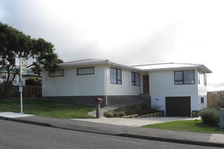 Photo of property in 54 Link Road, Newlands, Wellington, 6037