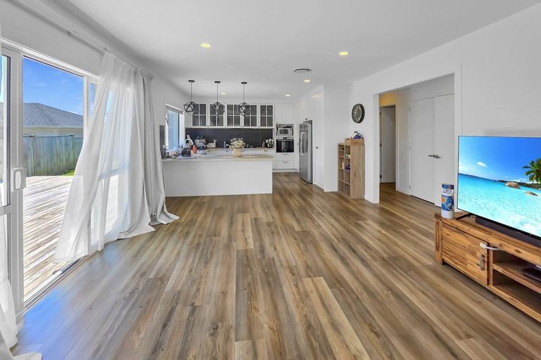 Photo of property in 31 Johns Creek Crescent, Silverdale, 0932