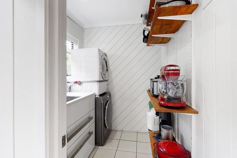 Photo of property in 117 Daffodil Street, Titirangi, Auckland, 0604