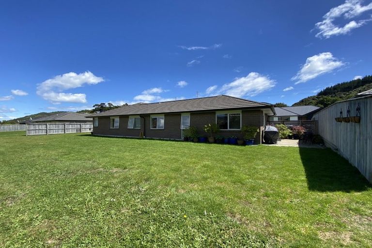 Photo of property in 6 Cory Jane Grove, Riverstone Terraces, Upper Hutt, 5018