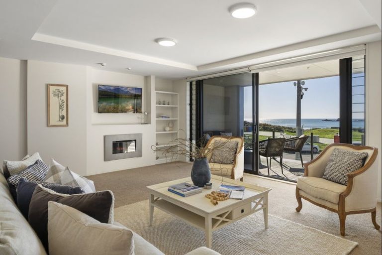 Photo of property in 10/48 Marine Parade, Mount Maunganui, 3116