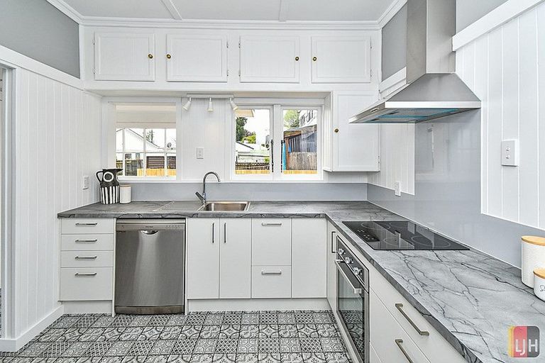 Photo of property in 1/24 Great South Road, Papakura, 2110