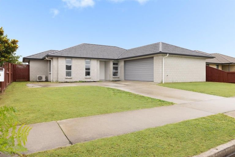 Photo of property in 25 Livingstone Drive, Papamoa Beach, Papamoa, 3118