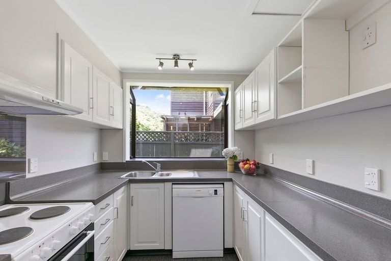 Photo of property in 48a Satara Crescent, Khandallah, Wellington, 6035