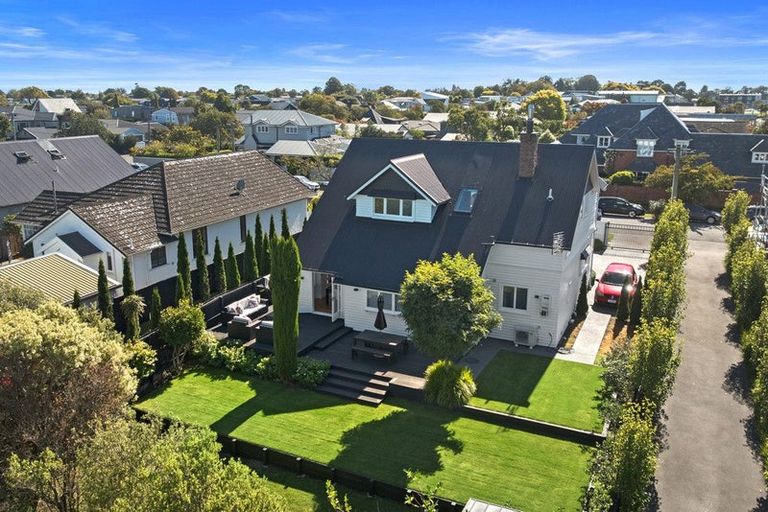 Photo of property in 111 Saint Andrews Square, Strowan, Christchurch, 8052