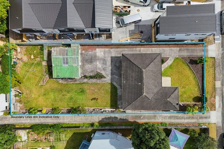 Photo of property in 12 Montmere Avenue, Te Atatu Peninsula, Auckland, 0610