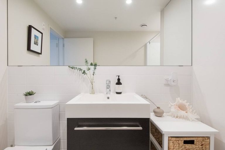 Photo of property in Nouvo Apartments, 5f/21 Rugby Street, Mount Cook, Wellington, 6021