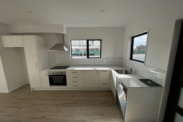 Photo of property in 1 Eileen Newey Place, Henderson, Auckland, 0612