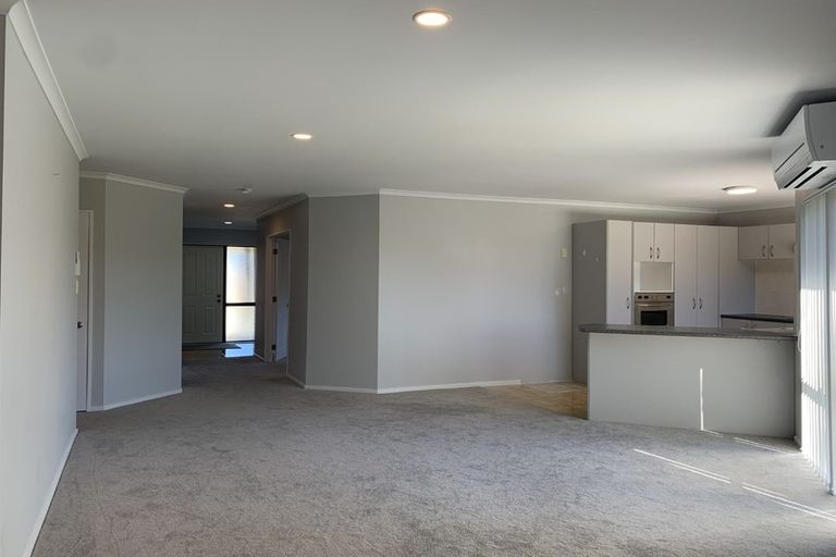 Photo of property in 6 Fleetwood Drive, Henderson, Auckland, 0612