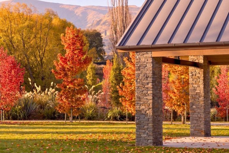 Photo of property in 33 Central Park Avenue, Lake Hayes, Queenstown, 9371
