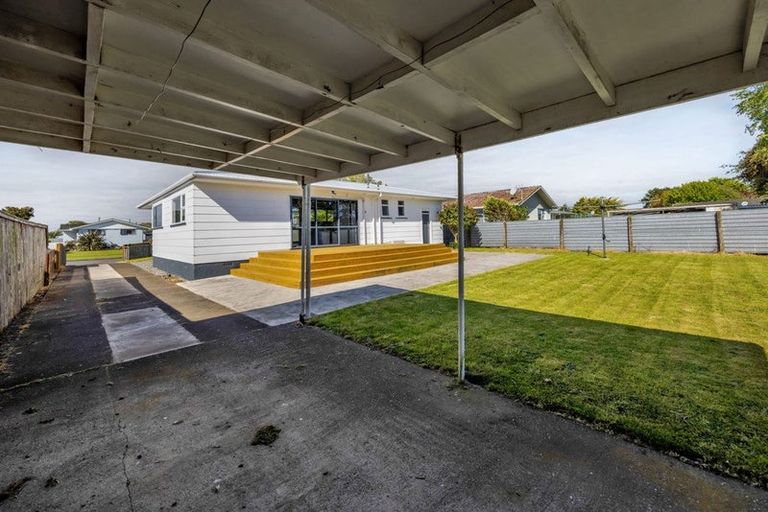Photo of property in 37 Kamahi Avenue, Hawera, 4610