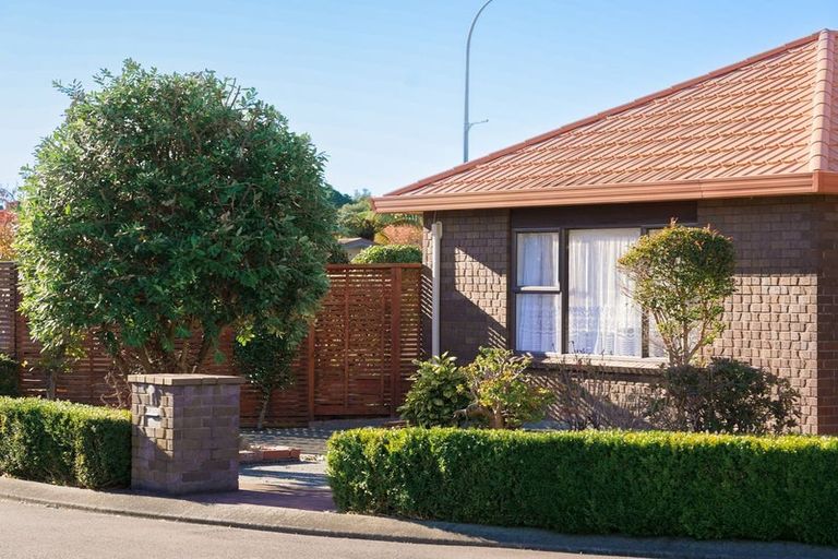 Photo of property in 1 Inverell Place, Waikanae, 5036