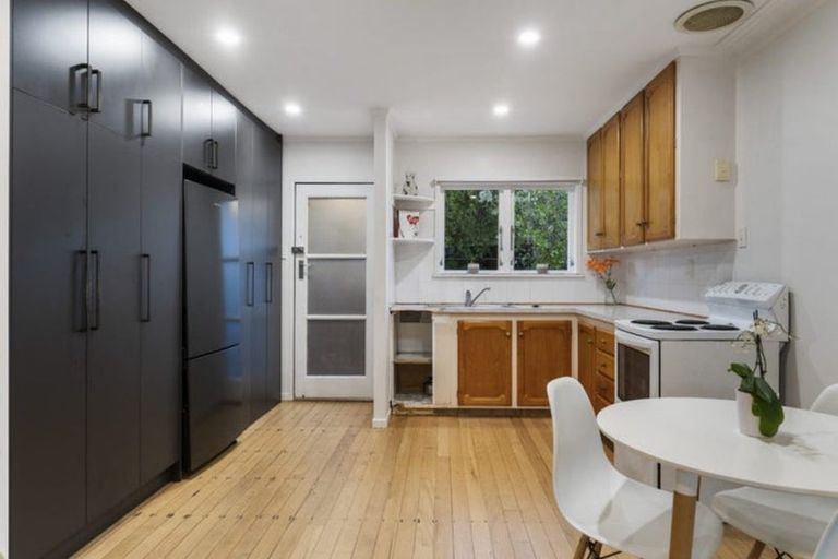 Photo of property in 1/420 Beach Road, Mairangi Bay, Auckland, 0630