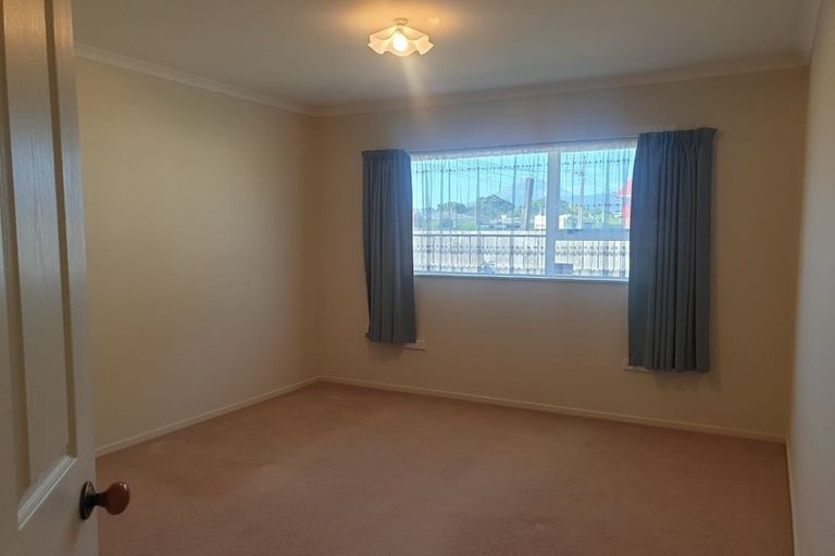 Photo of property in 154 Tukapa Street, Westown, New Plymouth, 4310